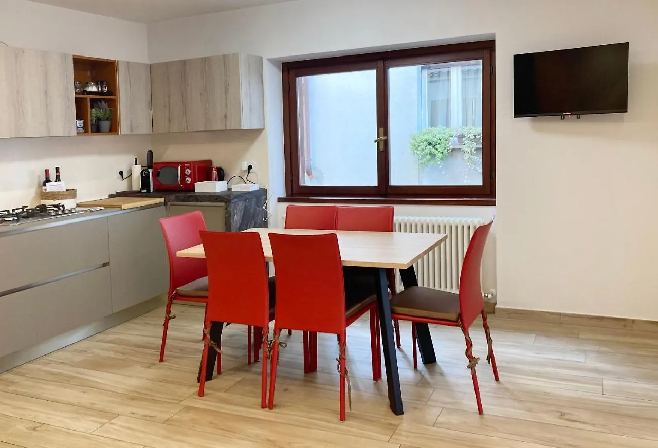 Lovely Bright Apartment In Barzio Center