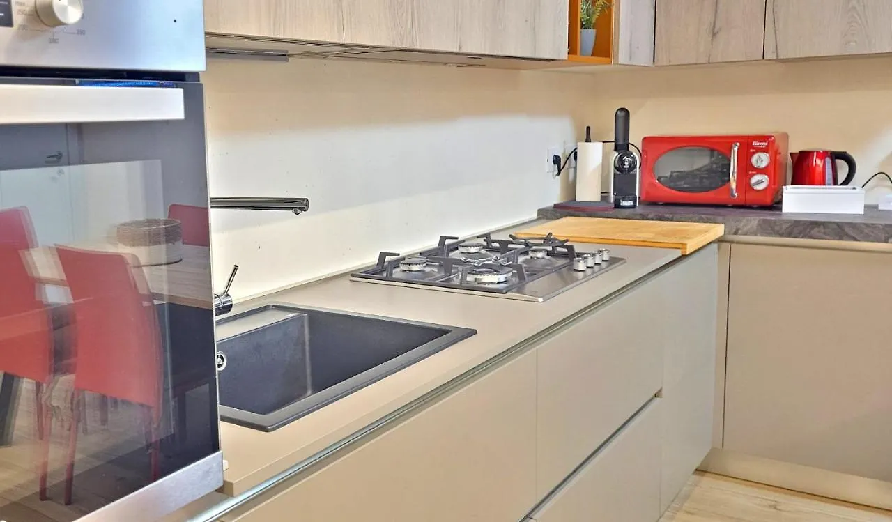 Lovely Bright Apartment In Barzio Center