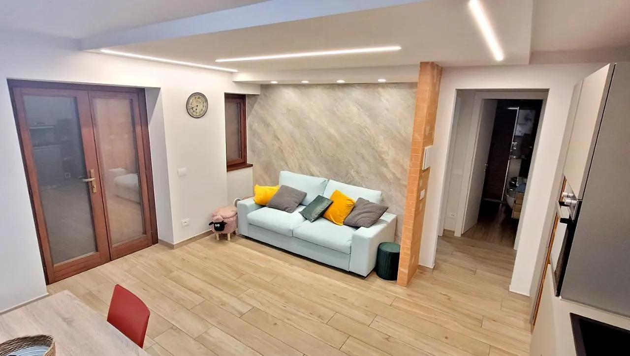 Lovely Bright Apartment In Barzio Center