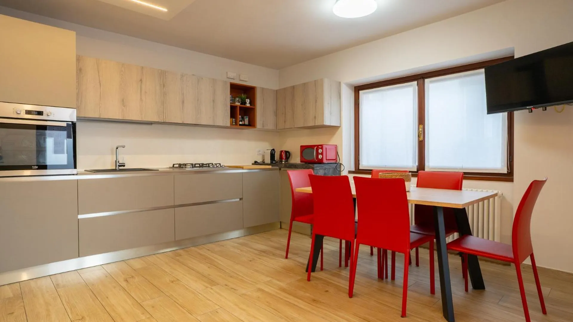 Lovely Bright Apartment In Barzio Center