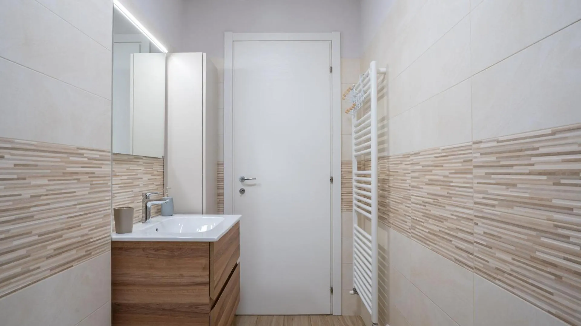 Lovely Bright Apartment In Barzio Center