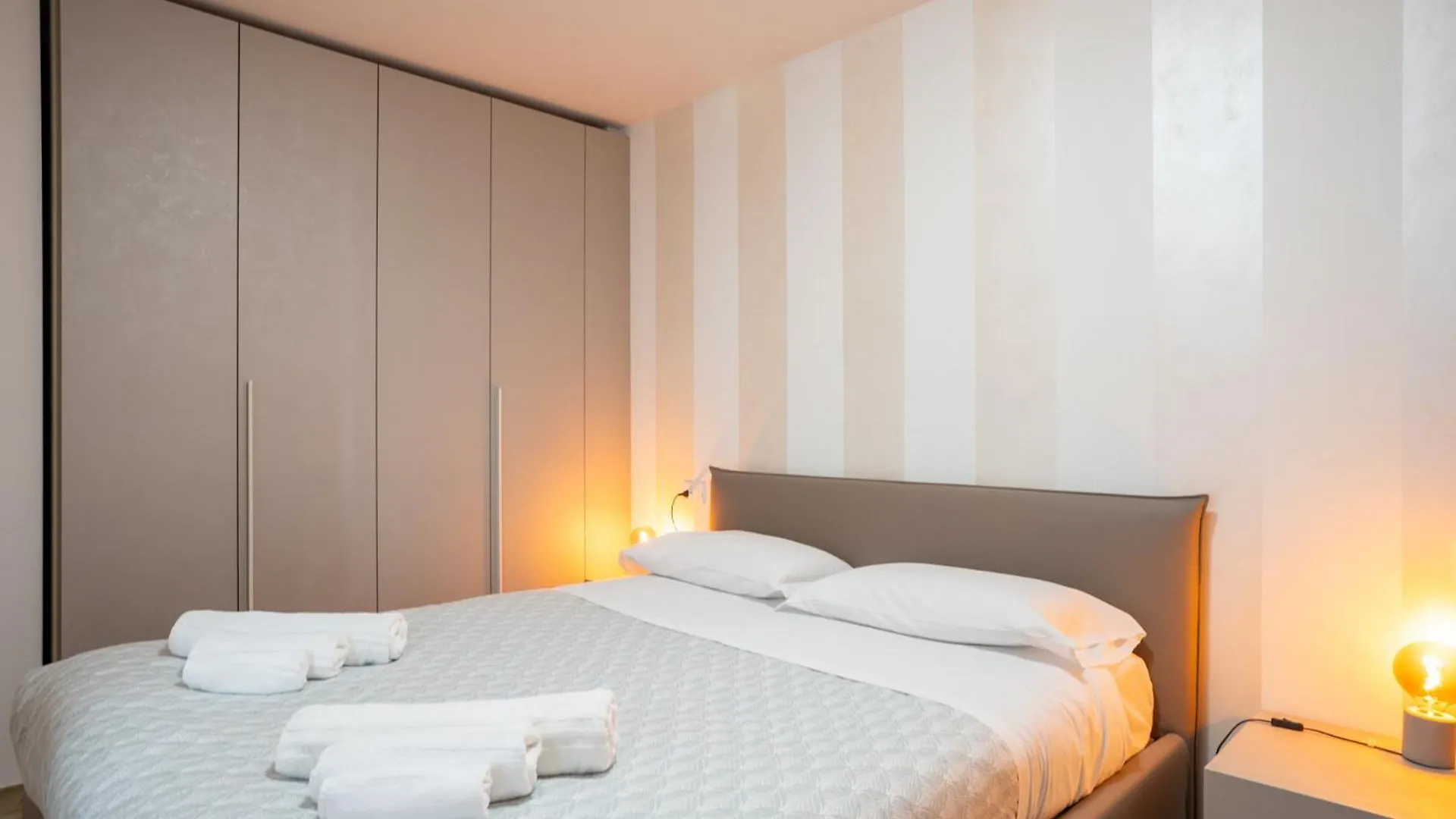 Lovely Bright Apartment In Barzio Center