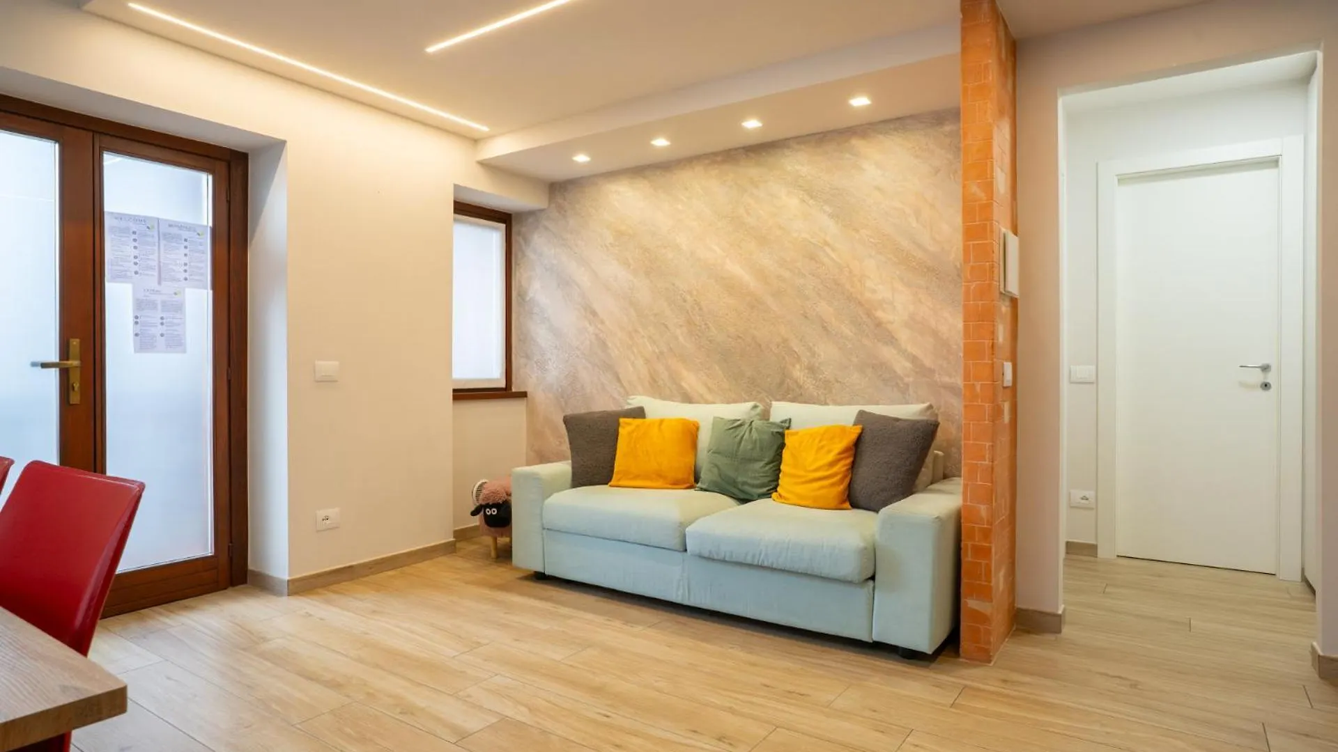 Lovely Bright Apartment In Barzio Center